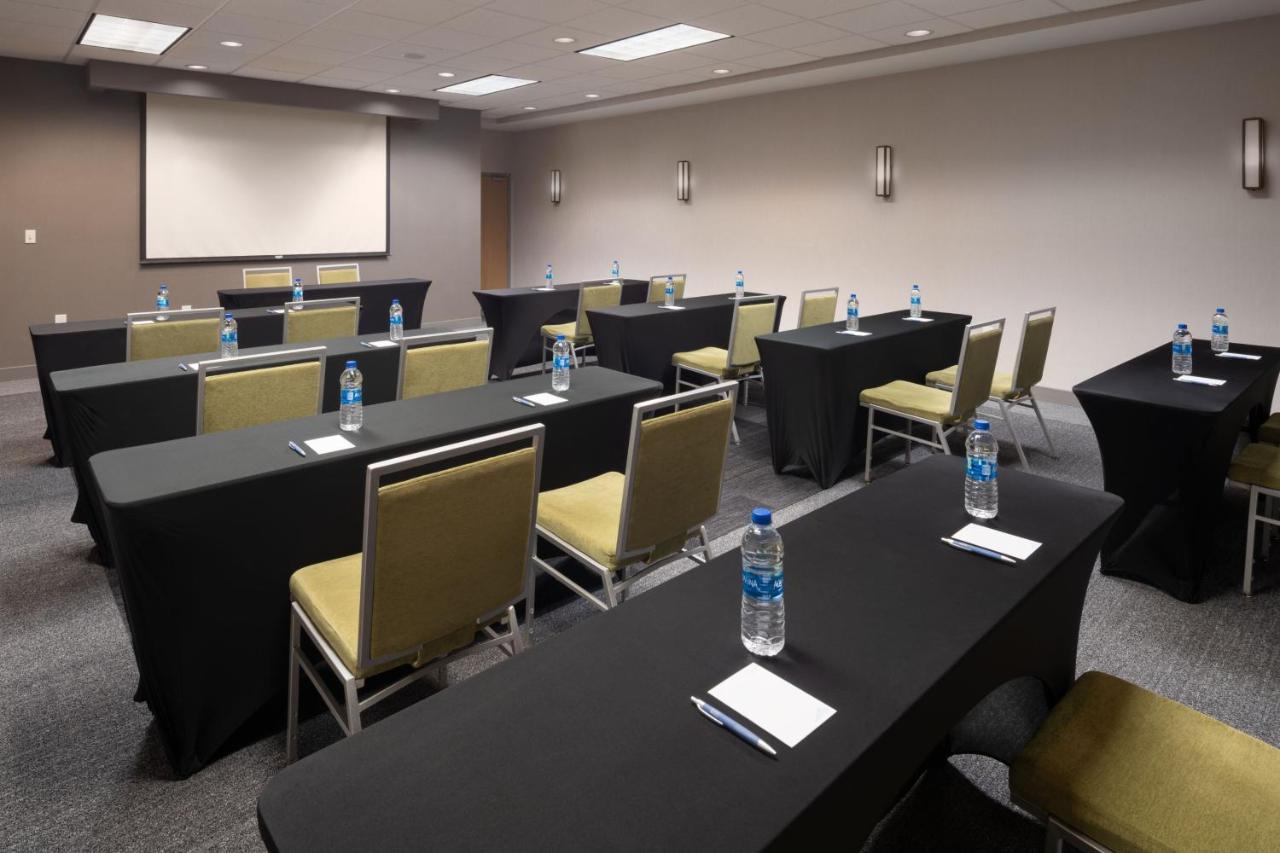 Four Points By Sheraton Chicago Schaumburg Bagian luar foto